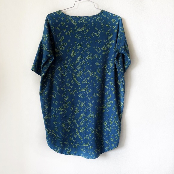 LuLaRoe Irma Top - Size XXS - Picture 3 of 5